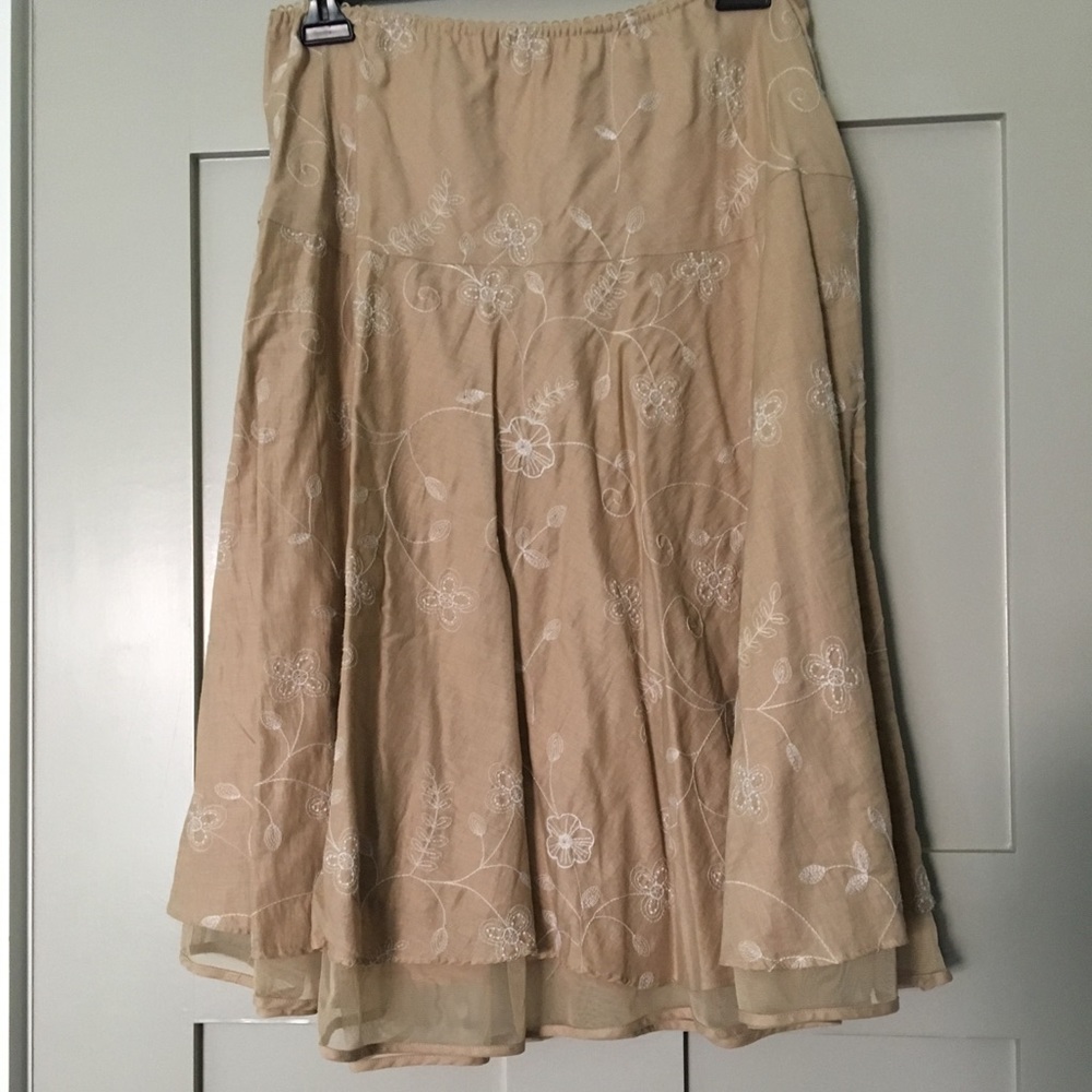 Embroidered skirt
